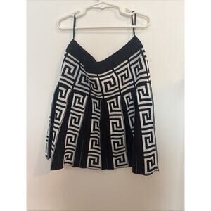 Woman’s pleated skirt - See pictures for measurements